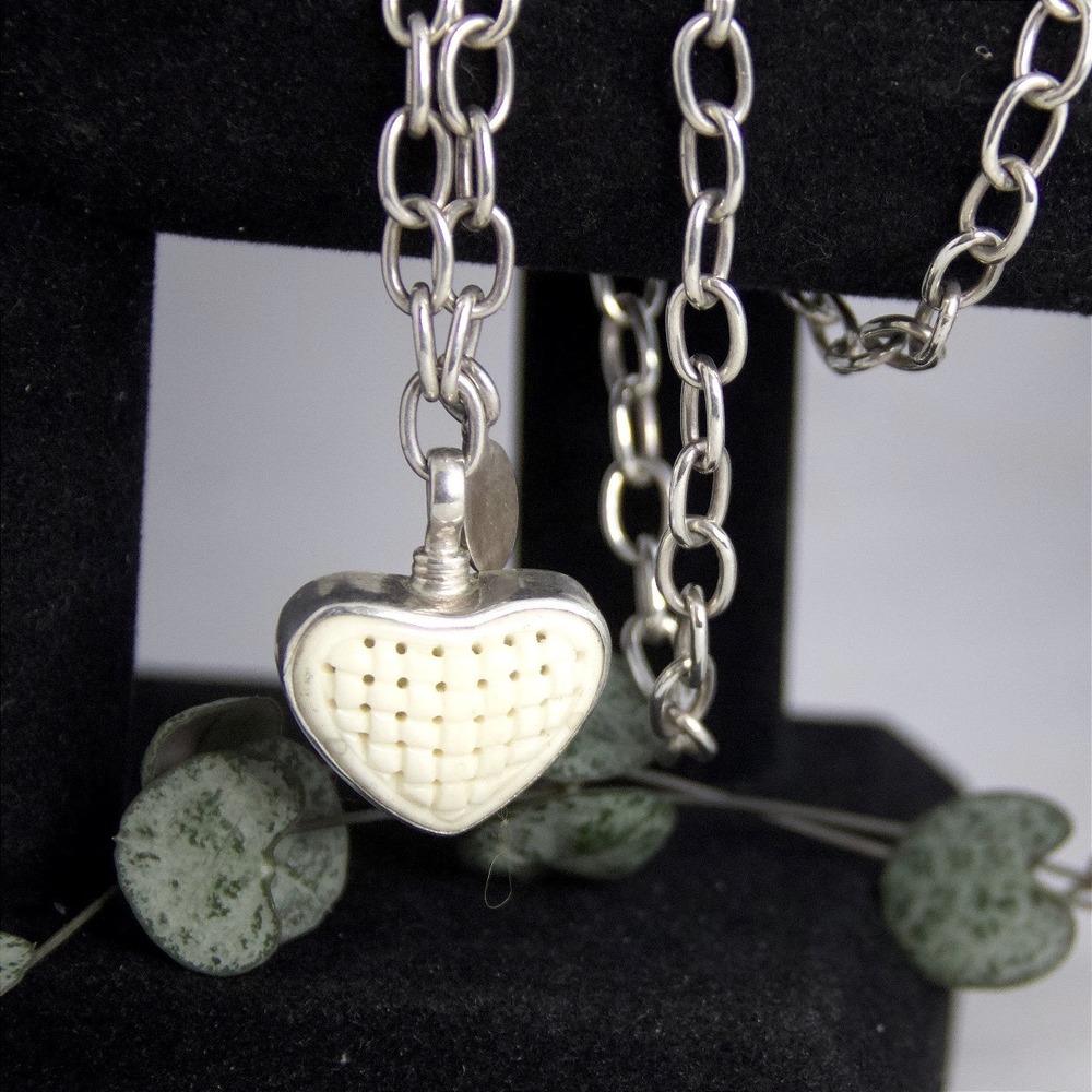 Que Milagro Sterling Silver 925 Carved Heart Pendant Necklace Oval Link Chain